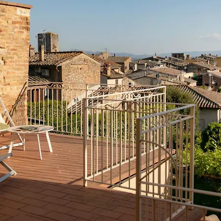 Le Palme Con Terrazze In Centro San Gimignano
