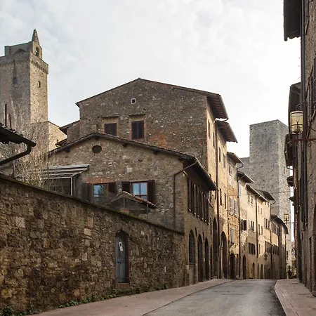 Le Palme Con Terrazze In Centro San Gimignano